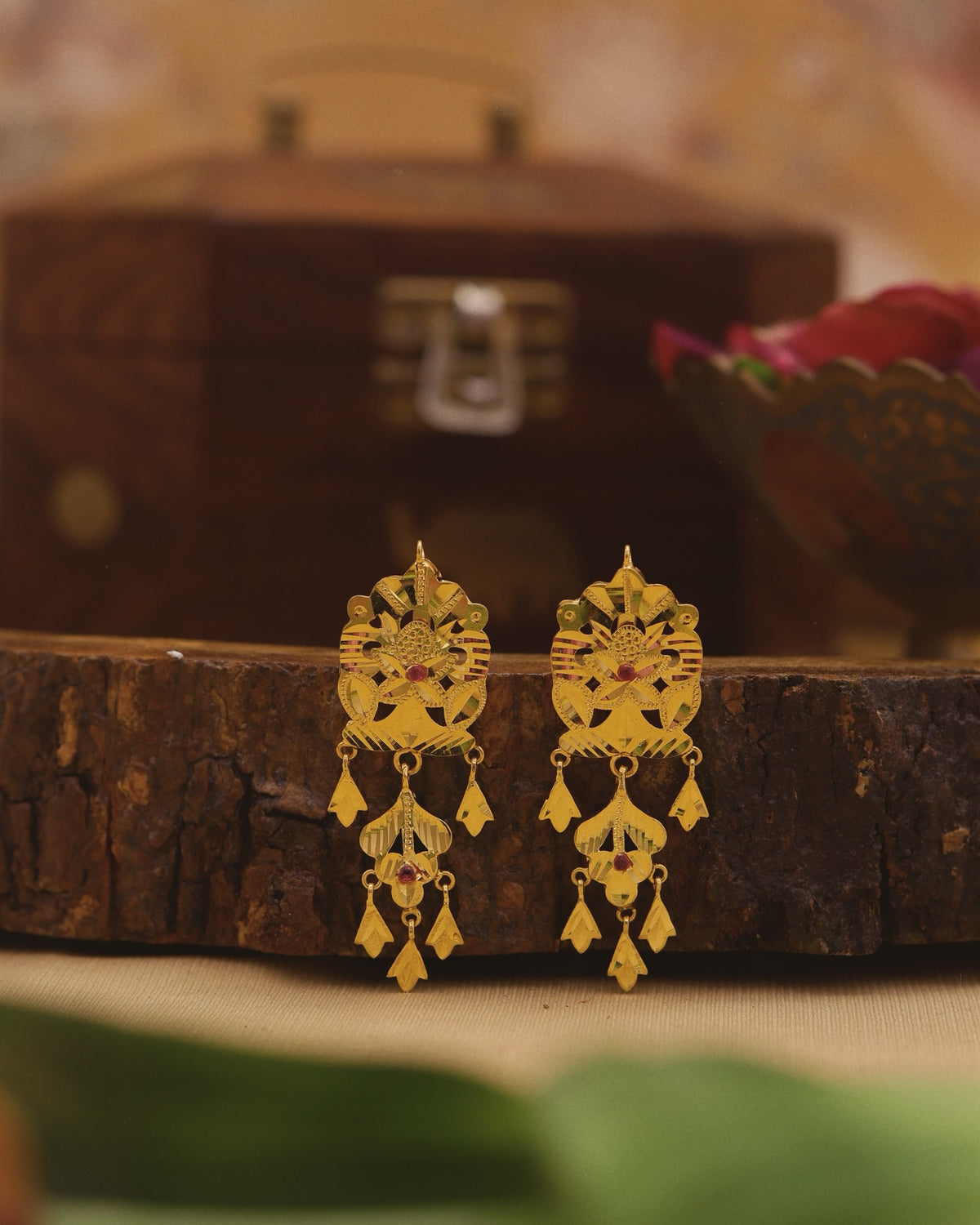 Moni Studs