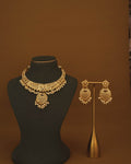 Dil Jadau Pearl Set