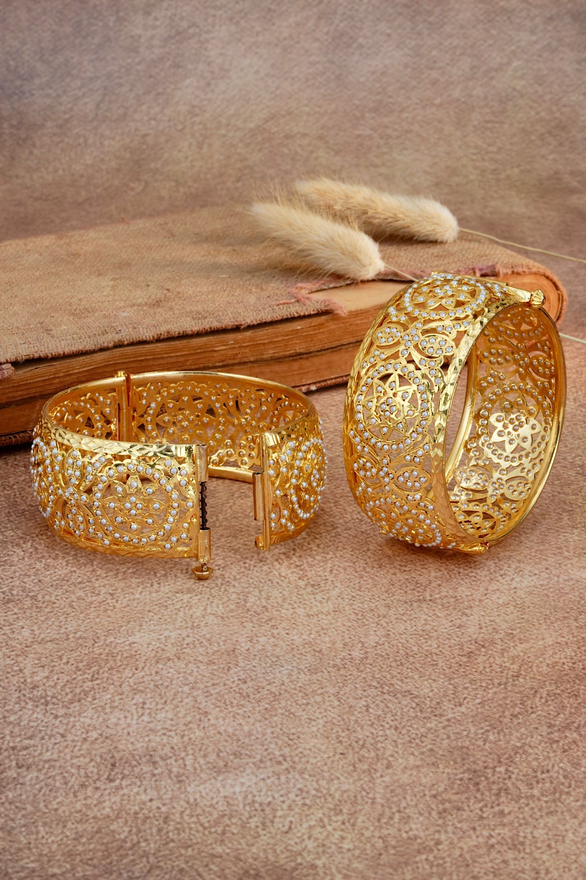 Parul Jadau Pearl Bangles