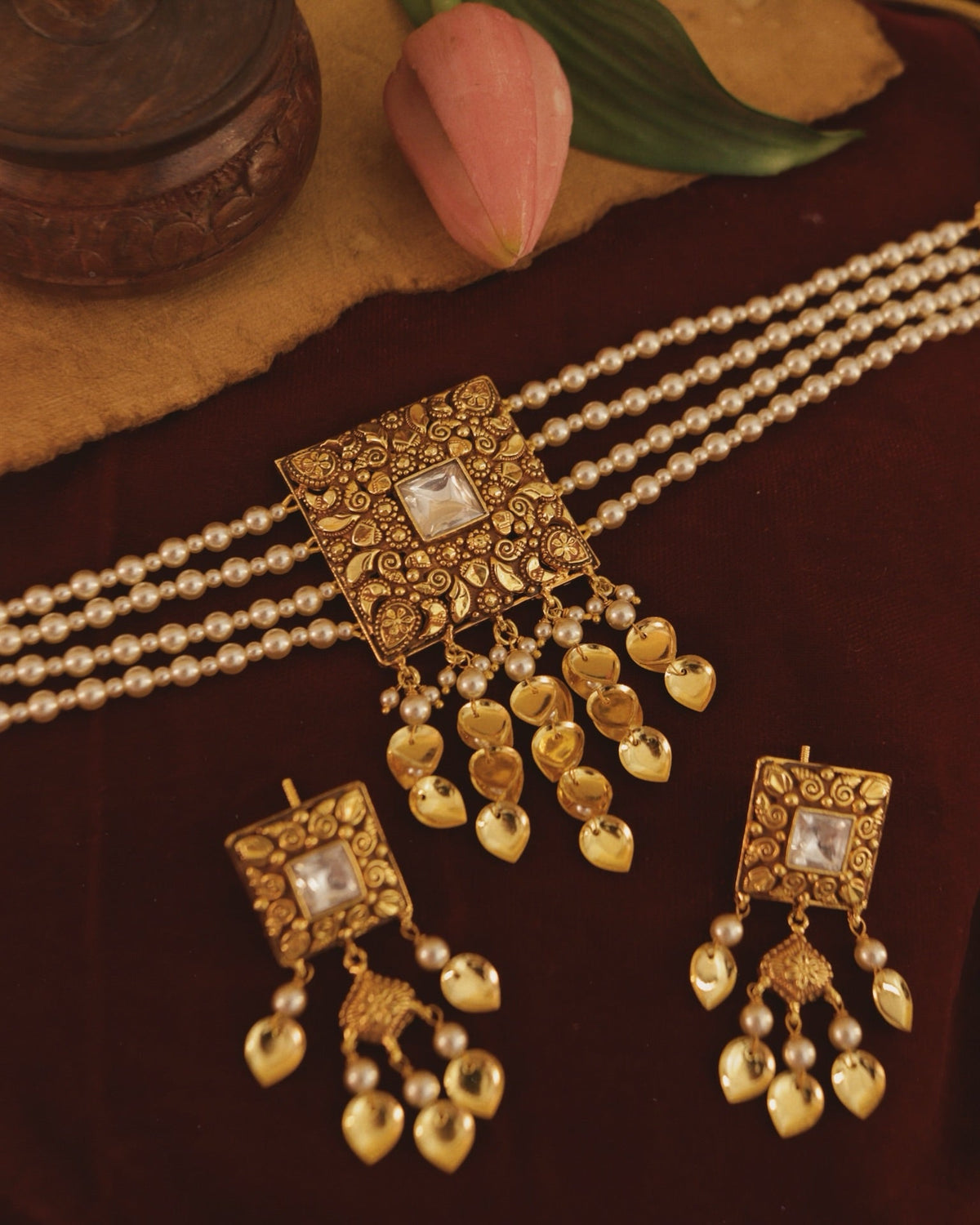Zeenat Pippal Patti Choker Set