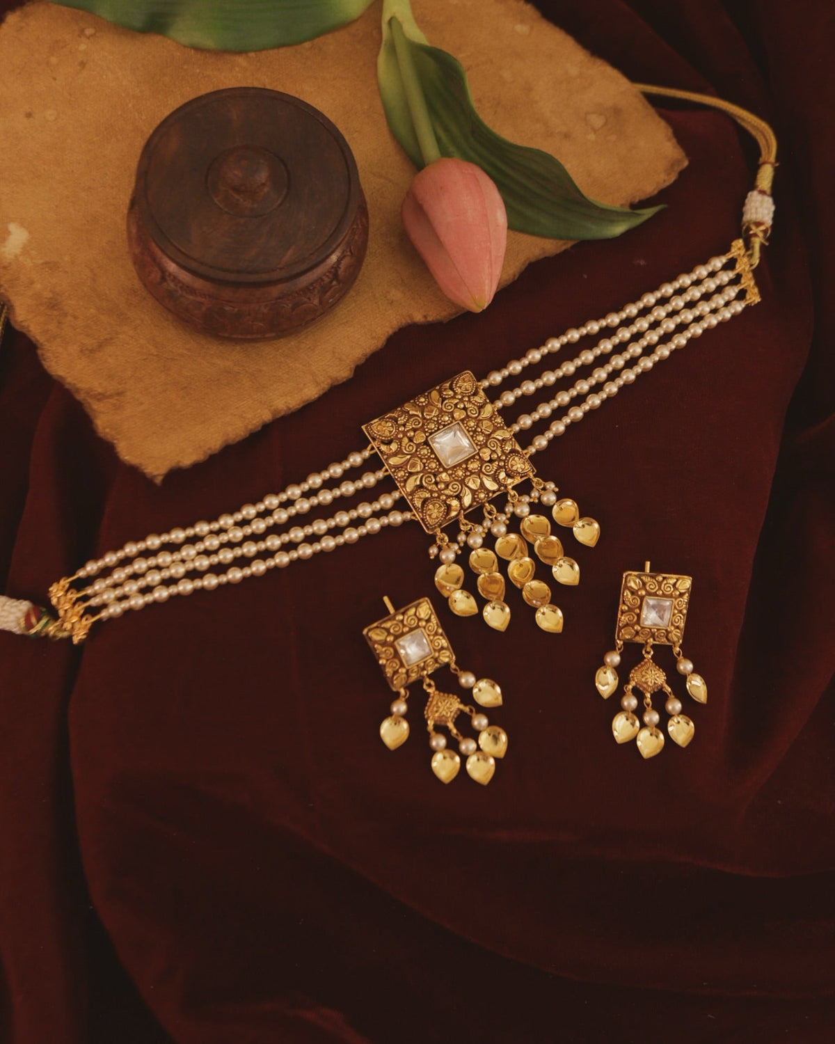Zeenat Pippal Patti Choker Set