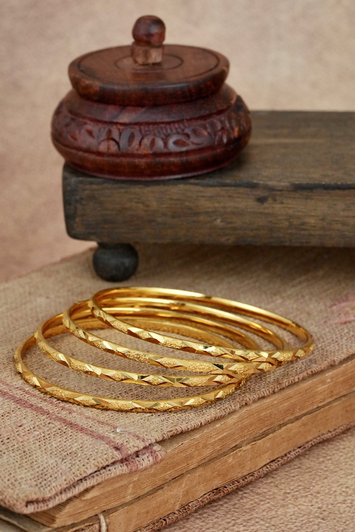 Neelu Bangles