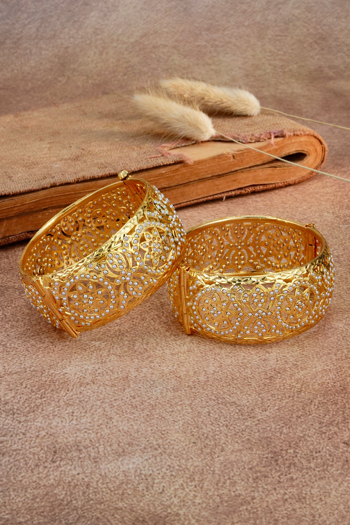 Parul Jadau Pearl Bangles
