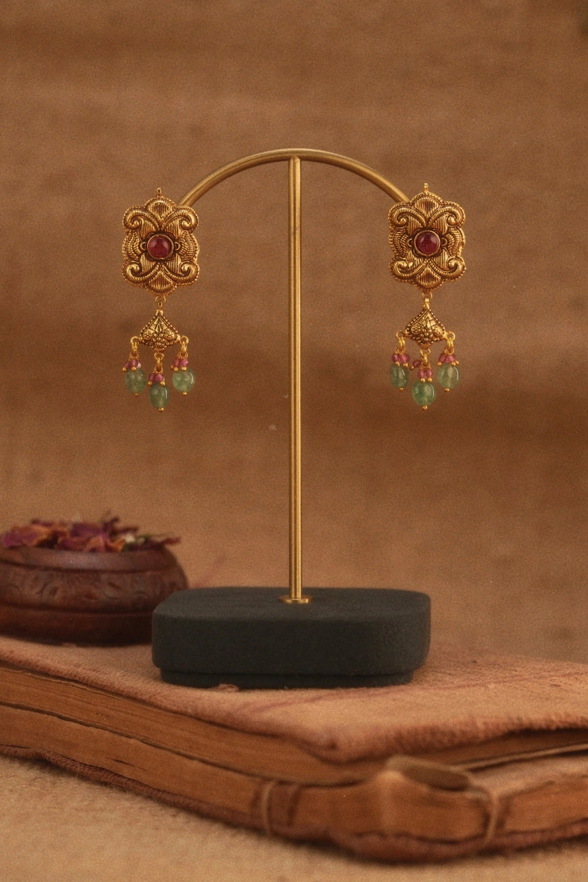 Jaya Studs
