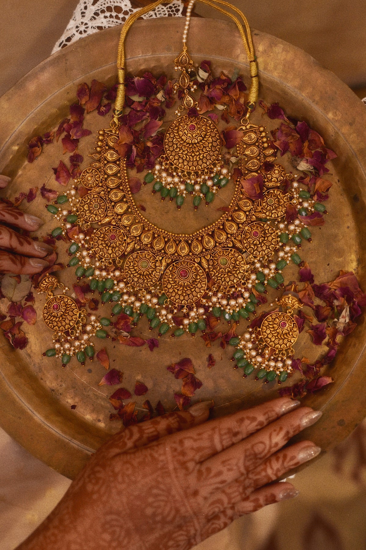 Rangrez Necklace Set & Tikka