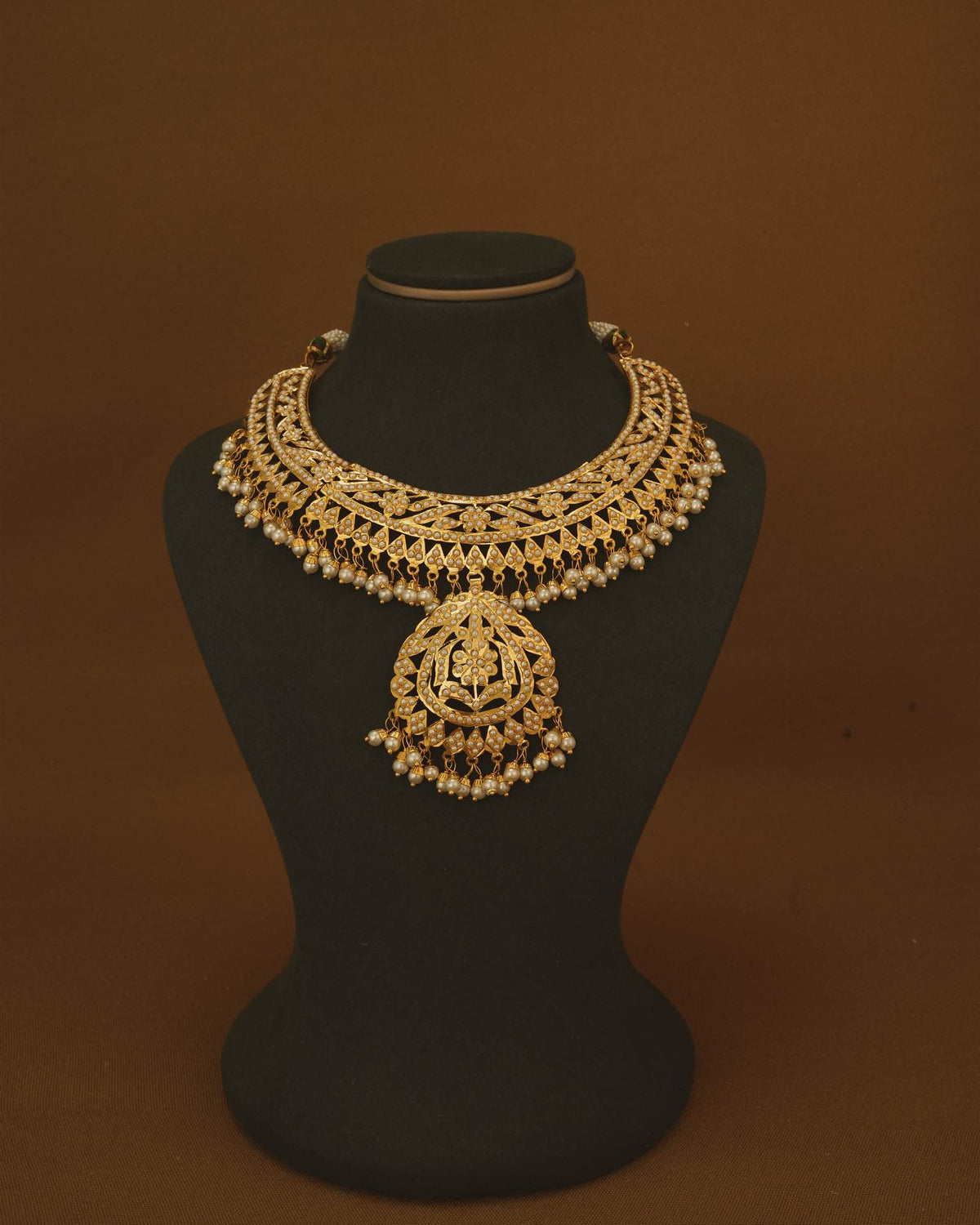 Ranjhna Pearl Set