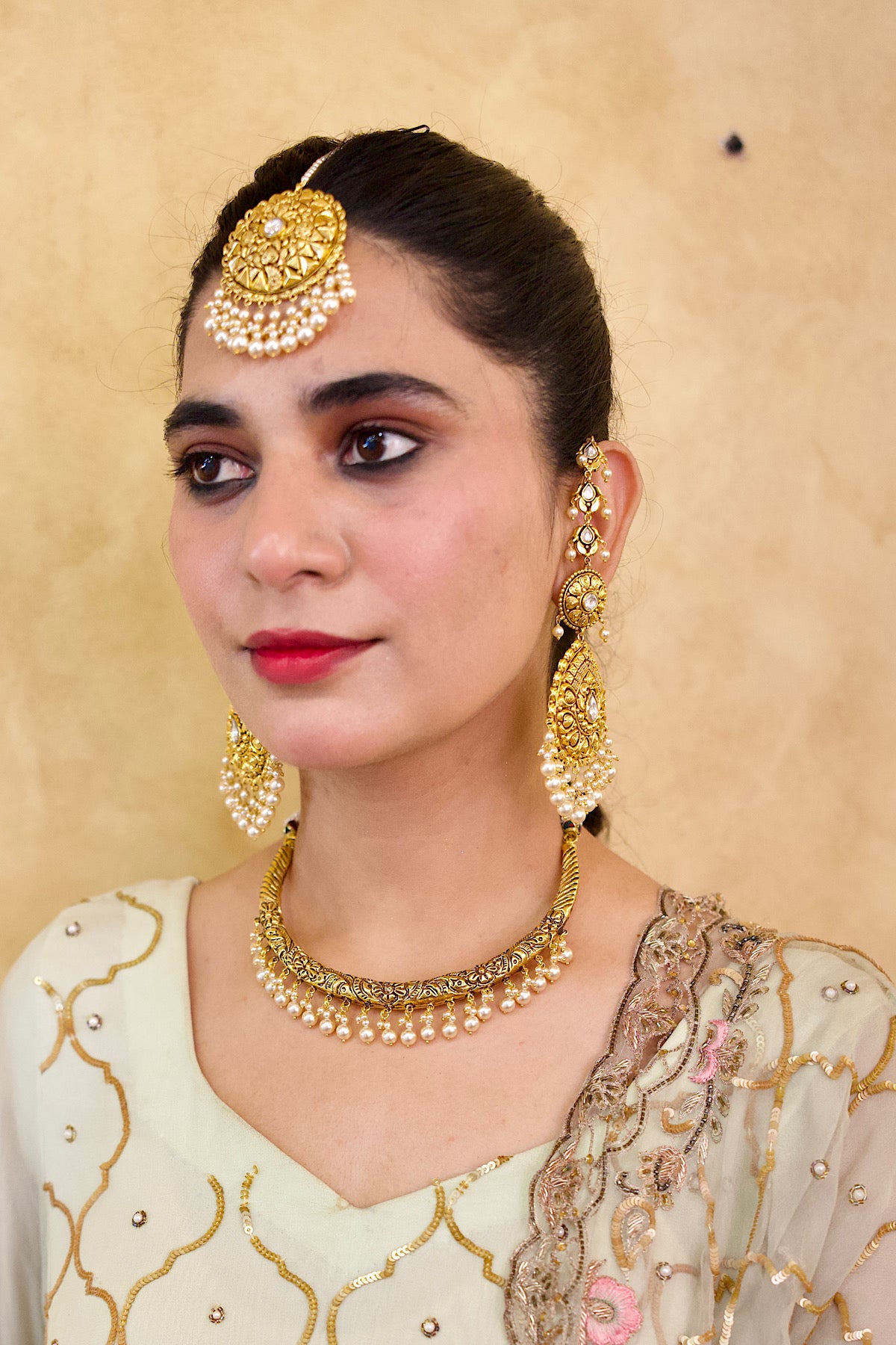 Moti Mahal Hasli Set